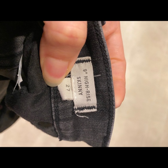 9" Mid-Rise Skinny Jeans in Black Sea - Picture 6 of 8